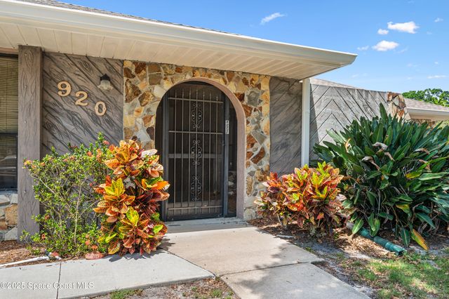 920 Peacock Avenue NE, Palm Bay, FL 32907