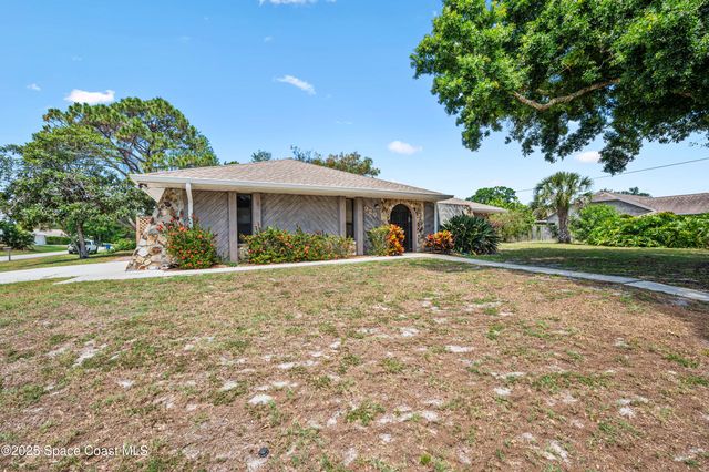 920 Peacock Avenue NE, Palm Bay, FL 32907