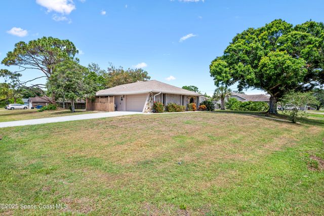 920 Peacock Avenue NE, Palm Bay, FL 32907