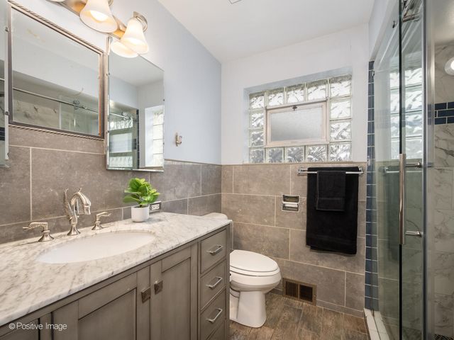 18547 Lexington Avenue, Homewood, IL 60430