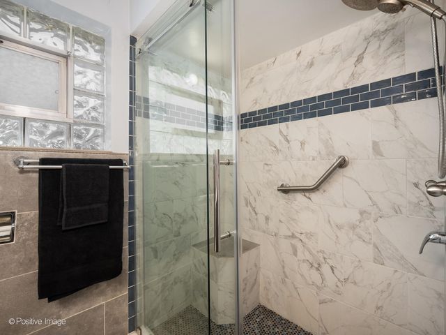 18547 Lexington Avenue, Homewood, IL 60430