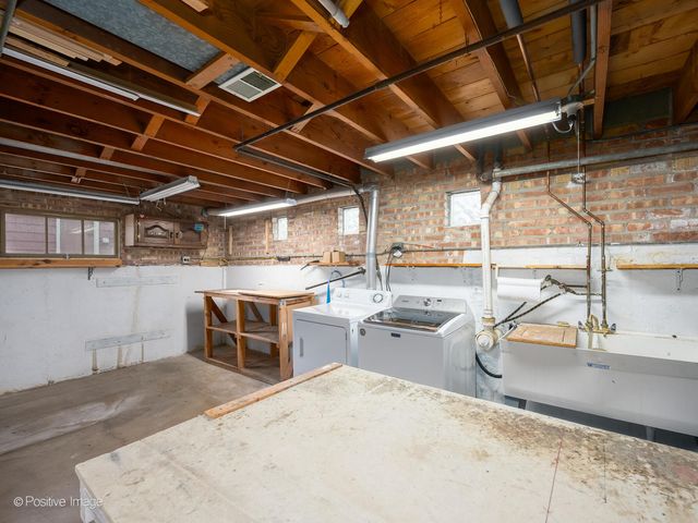 18547 Lexington Avenue, Homewood, IL 60430