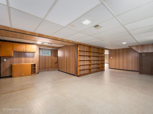 18547 Lexington Avenue, Homewood, IL 60430