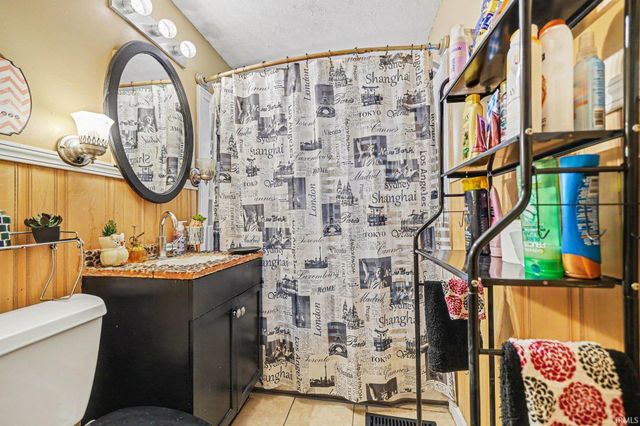 2520 Wall Street, South Bend, IN 46615
