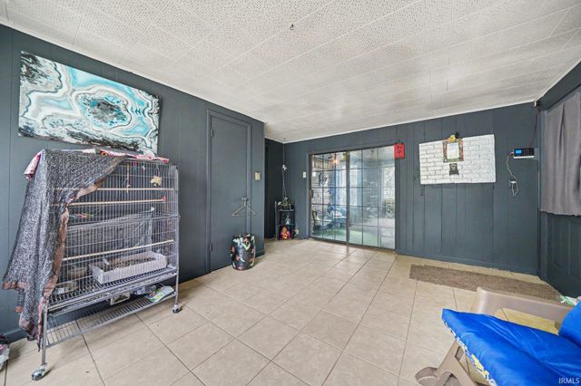 2520 Wall Street, South Bend, IN 46615