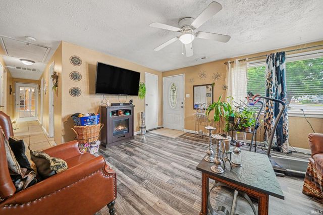 2520 Wall Street, South Bend, IN 46615