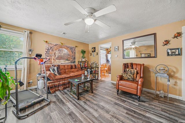 2520 Wall Street, South Bend, IN 46615
