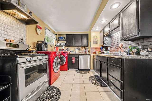 2520 Wall Street, South Bend, IN 46615