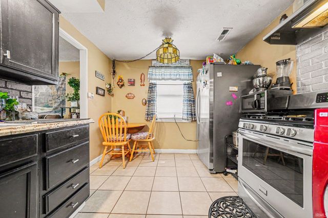 2520 Wall Street, South Bend, IN 46615