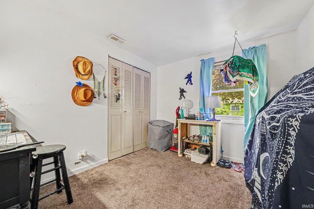 2520 Wall Street, South Bend, IN 46615