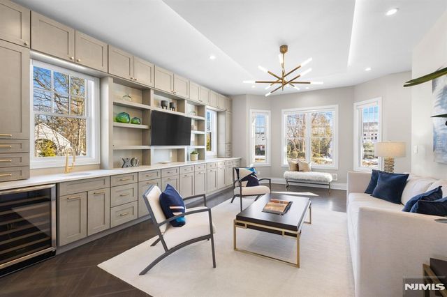 396 Knollwood Road, Ridgewood, NJ 07450