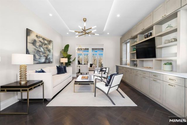 396 Knollwood Road, Ridgewood, NJ 07450