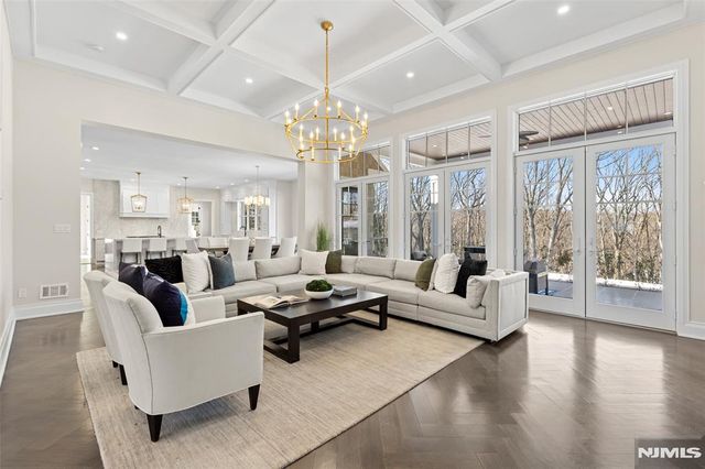 396 Knollwood Road, Ridgewood, NJ 07450