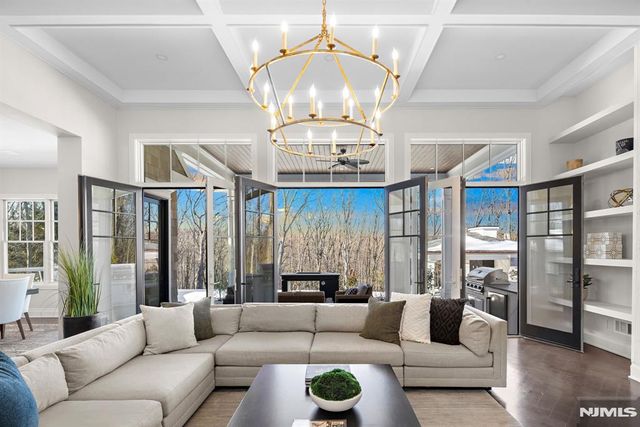 396 Knollwood Road, Ridgewood, NJ 07450