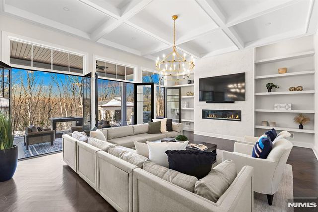 396 Knollwood Road, Ridgewood, NJ 07450