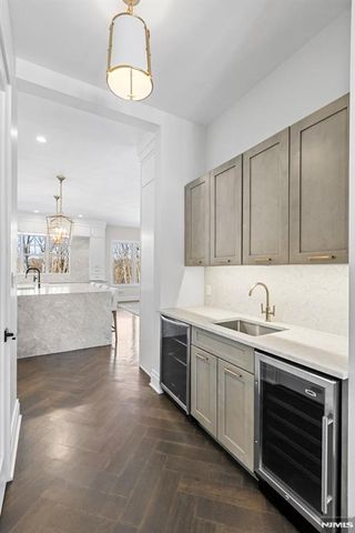 396 Knollwood Road, Ridgewood, NJ 07450