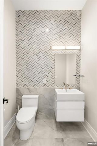 396 Knollwood Road, Ridgewood, NJ 07450