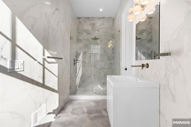 396 Knollwood Road, Ridgewood, NJ 07450