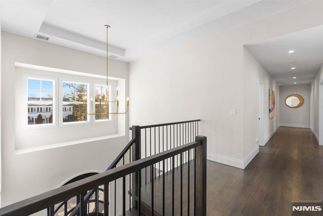 396 Knollwood Road, Ridgewood, NJ 07450