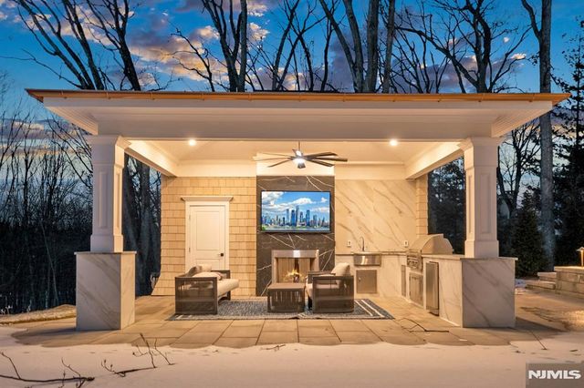 396 Knollwood Road, Ridgewood, NJ 07450