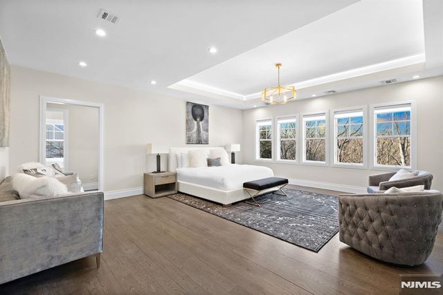 396 Knollwood Road, Ridgewood, NJ 07450