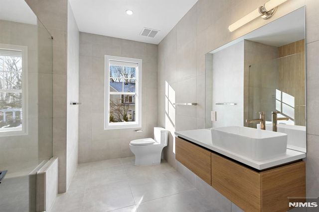 396 Knollwood Road, Ridgewood, NJ 07450