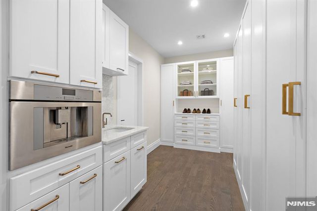 396 Knollwood Road, Ridgewood, NJ 07450