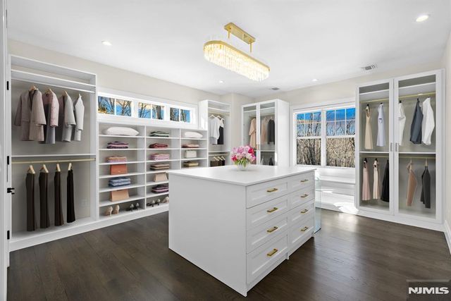 396 Knollwood Road, Ridgewood, NJ 07450