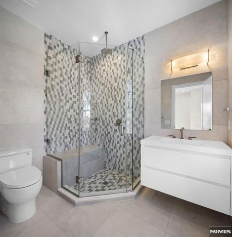 396 Knollwood Road, Ridgewood, NJ 07450