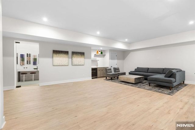 396 Knollwood Road, Ridgewood, NJ 07450