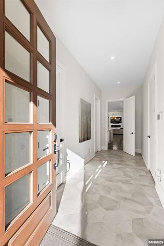 396 Knollwood Road, Ridgewood, NJ 07450