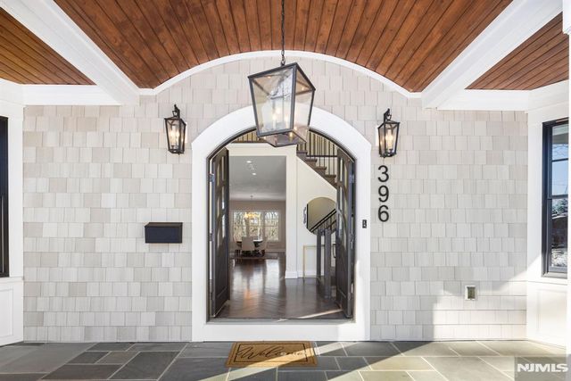 396 Knollwood Road, Ridgewood, NJ 07450