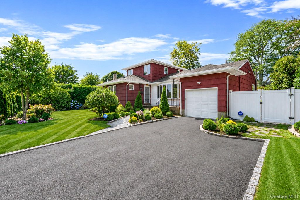 9 Stuart Drive, Syosset, NY 11791