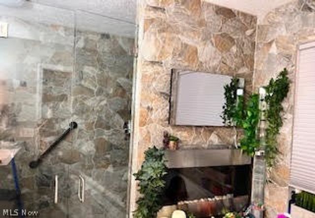 179 Herrmann Drive, Avon Lake, OH 44012