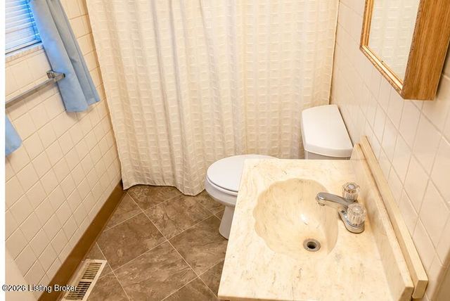 1417 N English Station Rd, Louisville, KY 40223