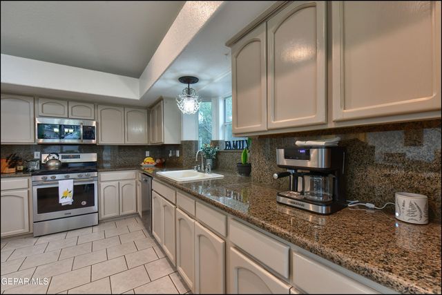 6525 ROYAL RIDGE Drive, El Paso, TX 79912