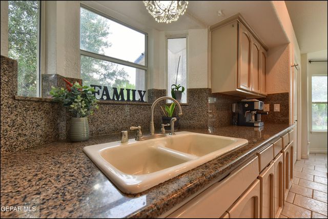 6525 ROYAL RIDGE Drive, El Paso, TX 79912