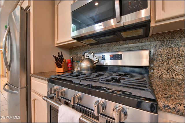 6525 ROYAL RIDGE Drive, El Paso, TX 79912