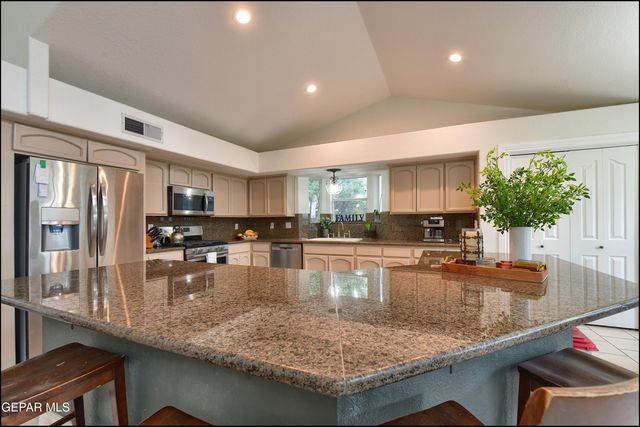 6525 ROYAL RIDGE Drive, El Paso, TX 79912