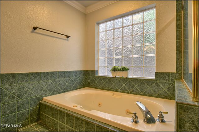 6525 ROYAL RIDGE Drive, El Paso, TX 79912