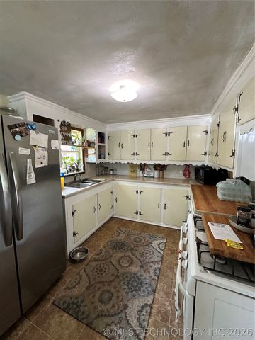 78332 S 4760 Road, Stilwell, OK 74960