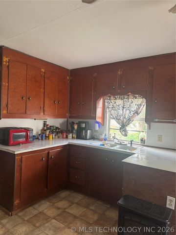 78332 S 4760 Road, Stilwell, OK 74960