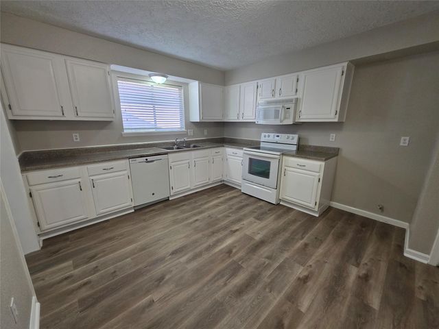 17602 Heritage Bay Drive, Webster, TX 77598