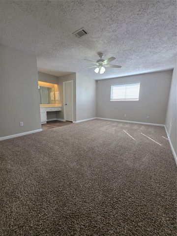 17602 Heritage Bay Drive, Webster, TX 77598