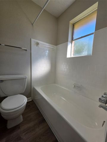 17602 Heritage Bay Drive, Webster, TX 77598