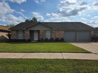 17602 Heritage Bay Drive, Webster, TX 77598