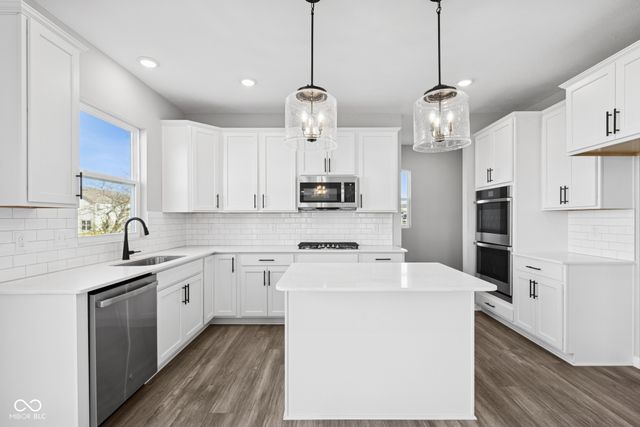 4246 Hayden Valley Drive, Bargersville, IN 46106