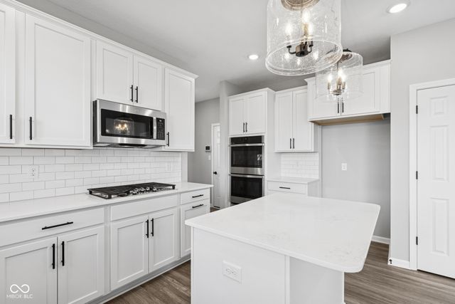 4246 Hayden Valley Drive, Bargersville, IN 46106