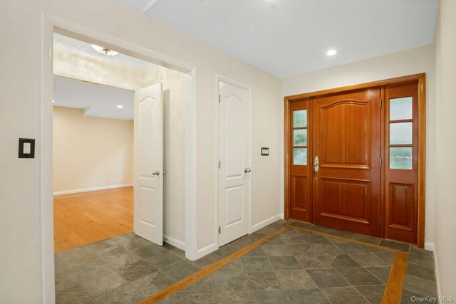 12 Warnke Lane, Scarsdale, NY 10583