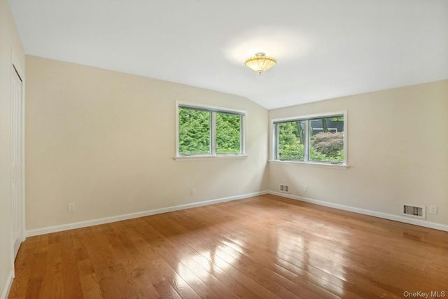 12 Warnke Lane, Scarsdale, NY 10583